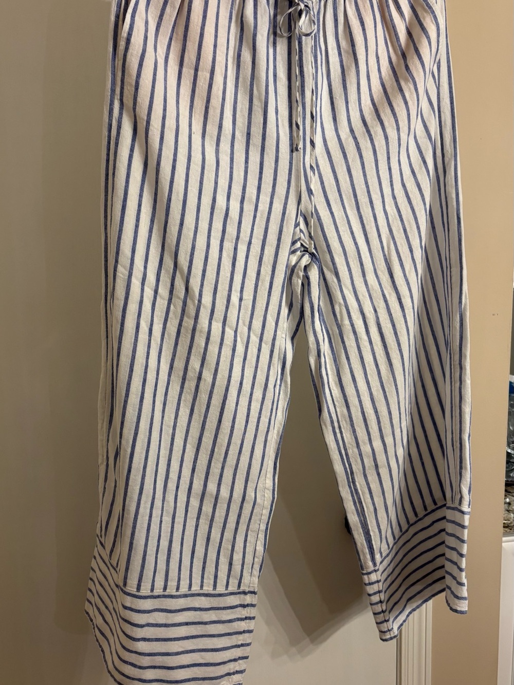 LC Lauren Conrad White and Blue Striped women’s crop pants. side seam pockets